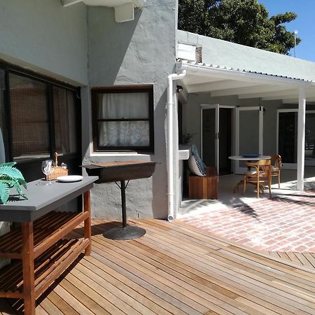 Livesey Lodge Guest House Hermanus Buitenkant foto