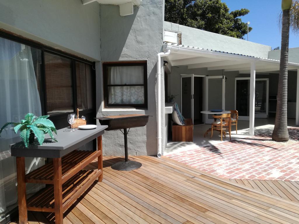 Livesey Lodge Guest House Hermanus Buitenkant foto